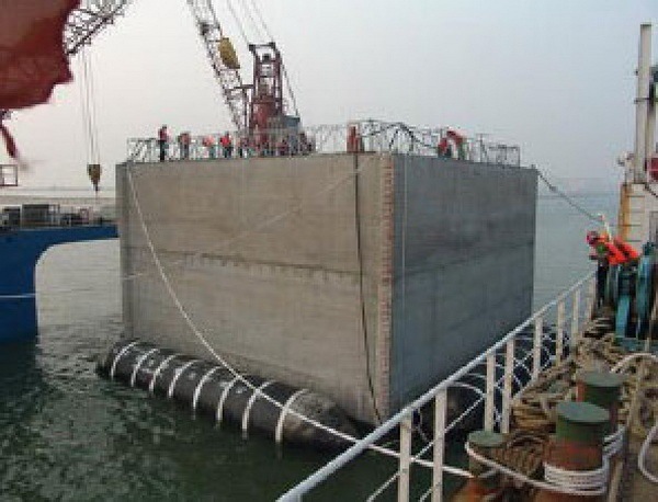 船下水上岸用橡膠氣囊 經(jīng)濟(jì)實(shí)惠